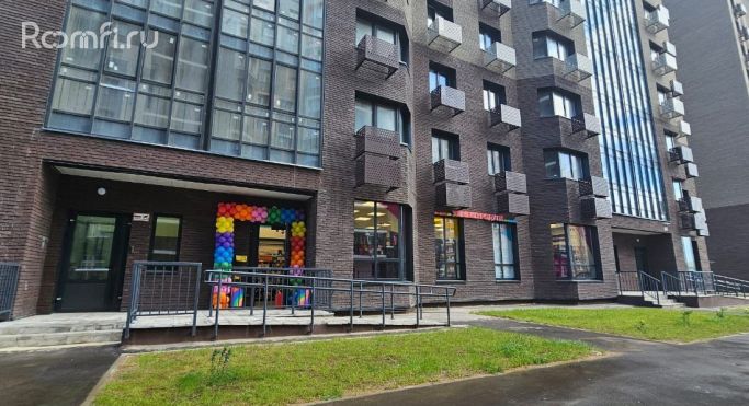 Продажа торгового помещения 141.7 м² - фото 1