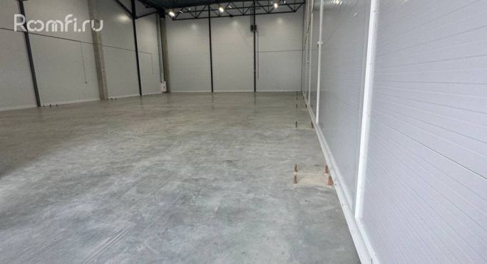 Аренда склада 600 м², Коммунальная улица - фото 1
