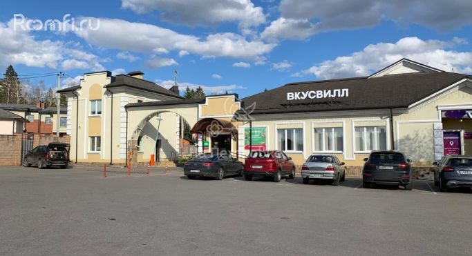 Продажа торгового помещения 650 м² - фото 1