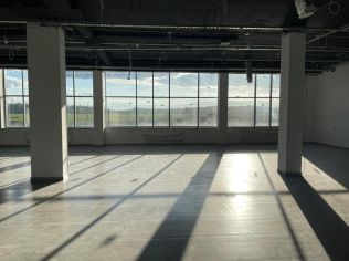 Аренда торгового помещения 547.9 м²