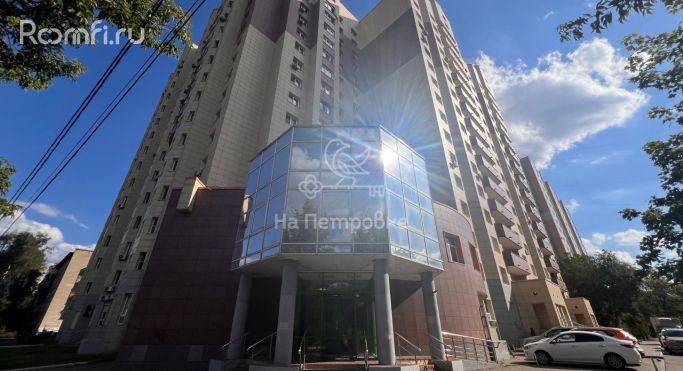 Продажа торгового помещения 807 м², Парковая улица - фото 1